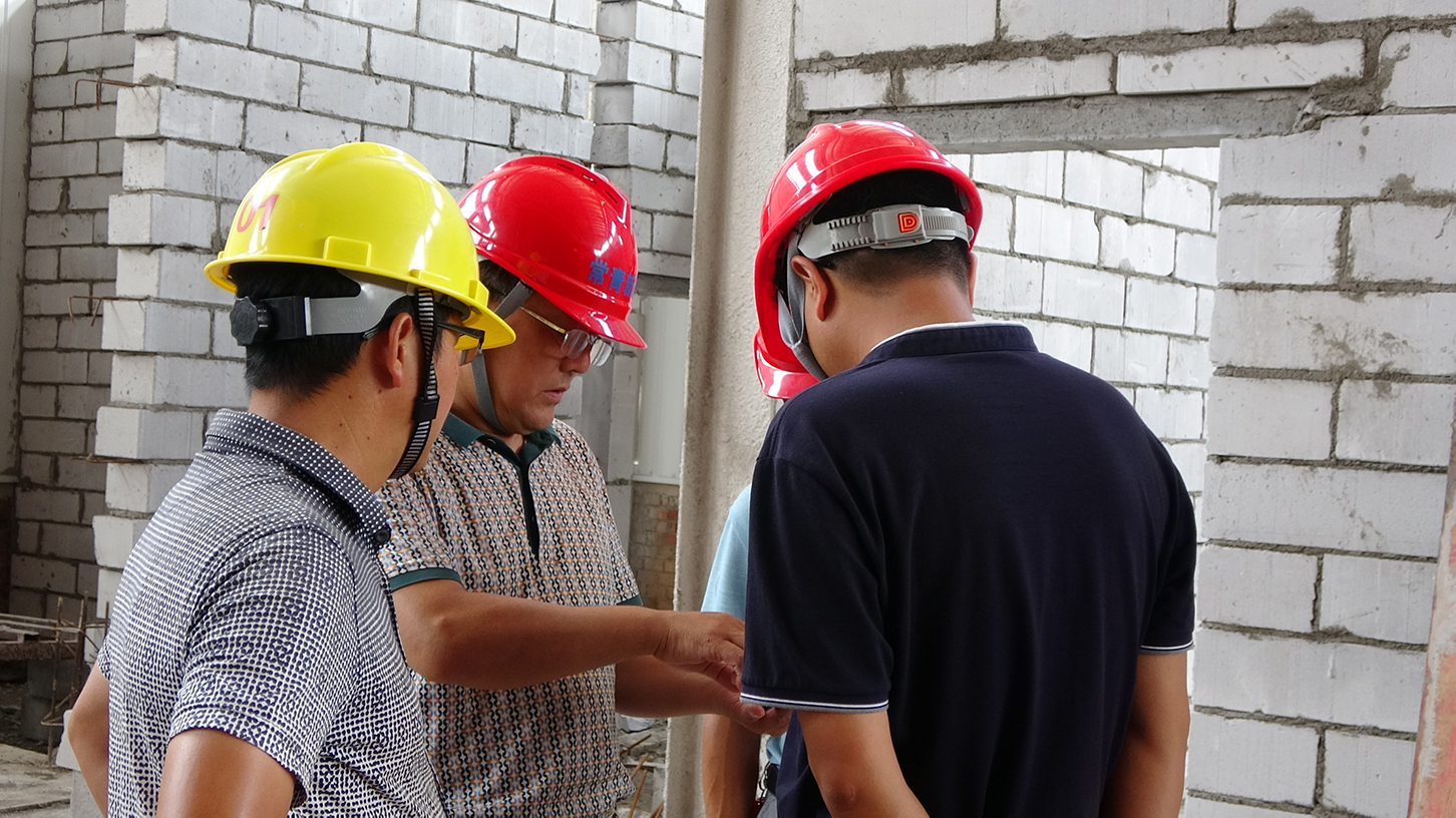炙熱“烤”驗下的常青新能源建設者